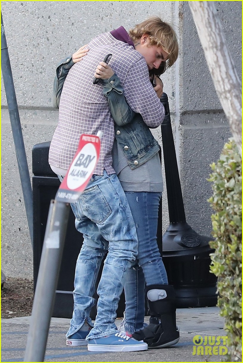Justin Bieber Meets Up with Mom Pattie on 24th Birthday!