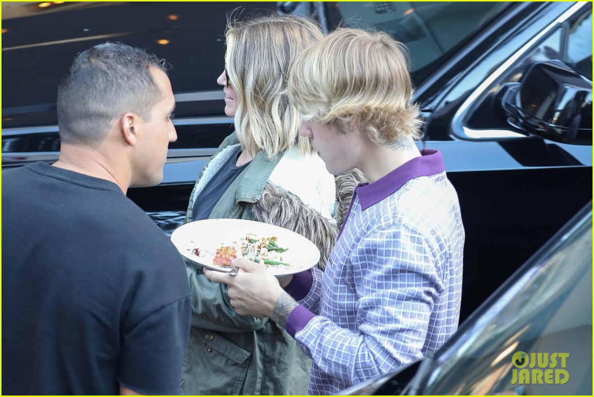 Justin Bieber Meets Up with Mom Pattie on 24th Birthday!