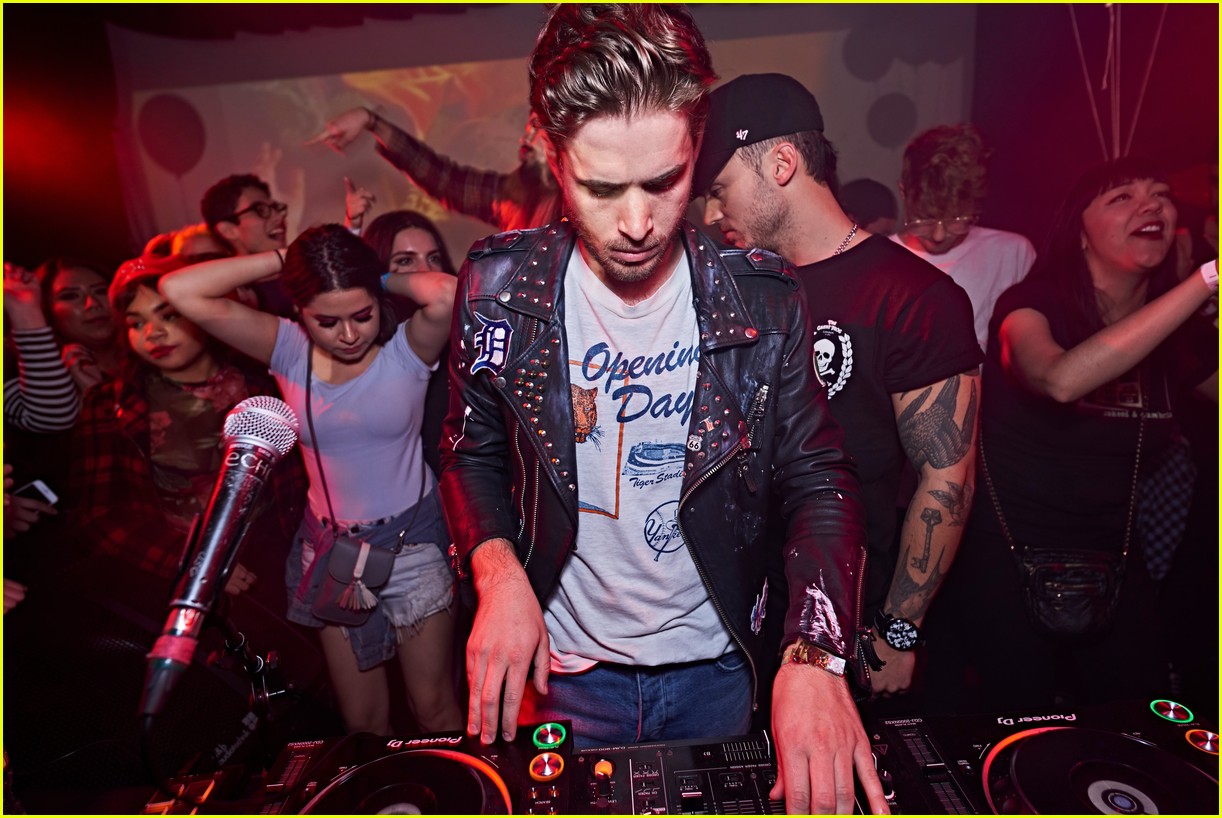 The Summer Set's Brian Dales Takes the Stage at Emo Nite!