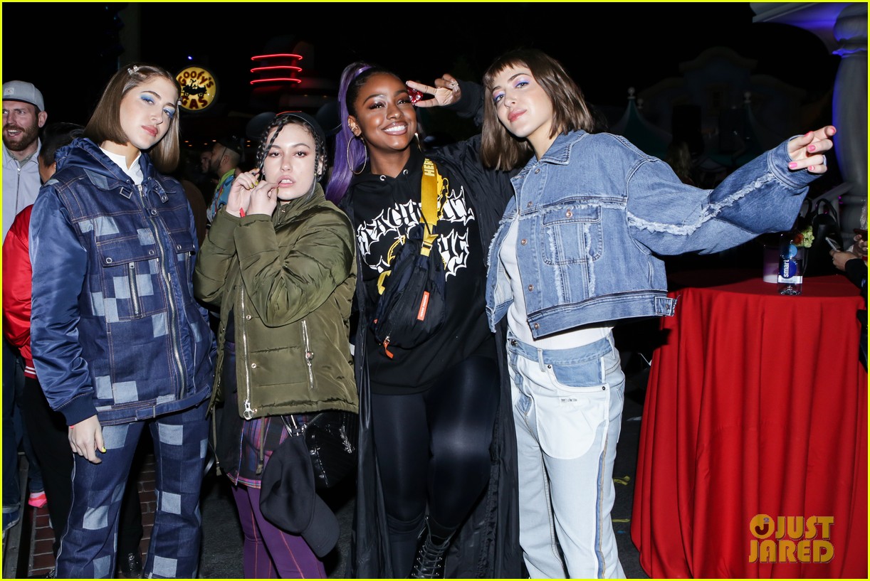 Olivia Holt, Sabrina Carpenter, Tommy Dorfman & More Celebrate Mickey Mouse at the Opening Ceremony Fashion Show at Disneyland!