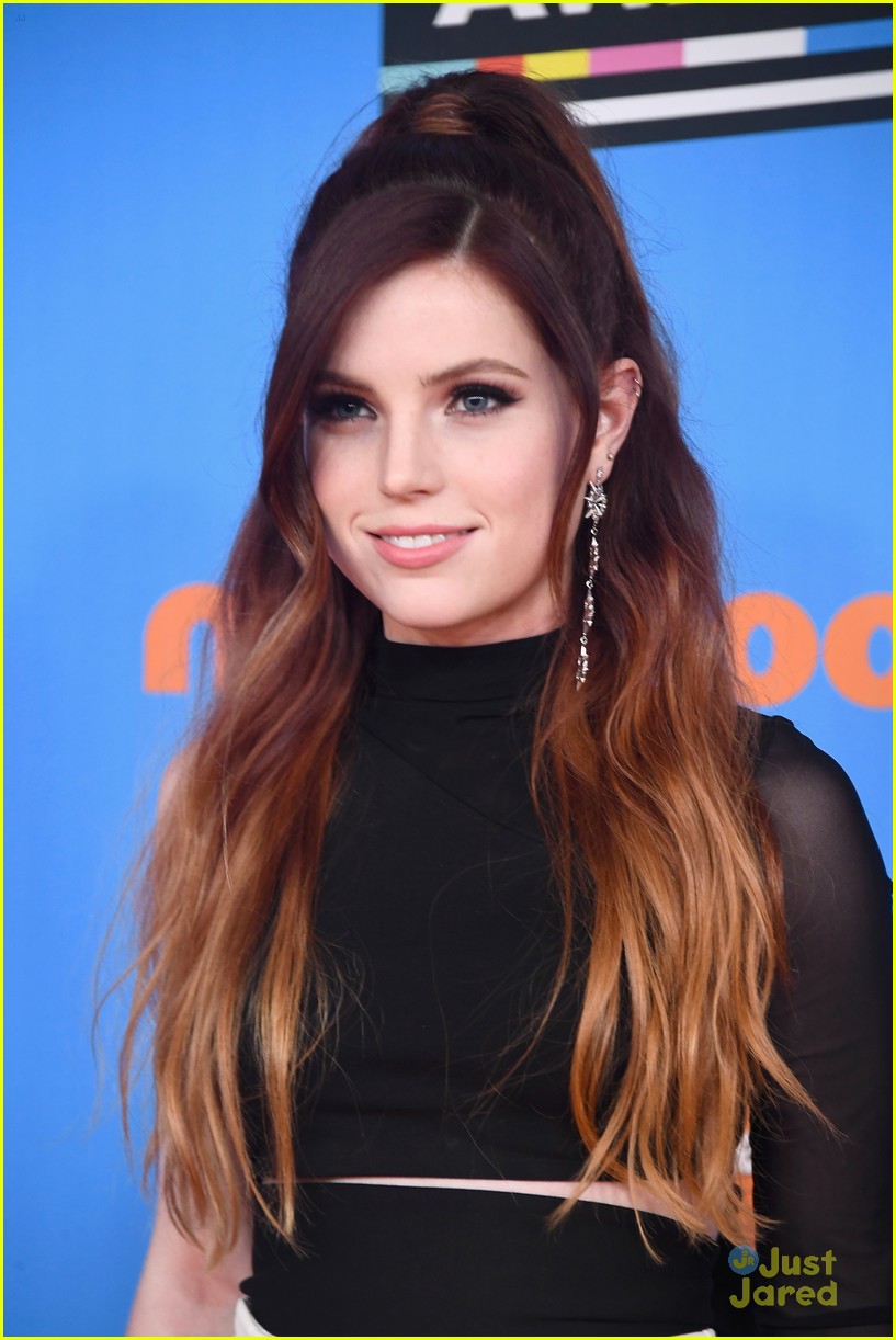 Echosmith Join Singer Sofia Reyes at Kids' Choice Awards 2018
