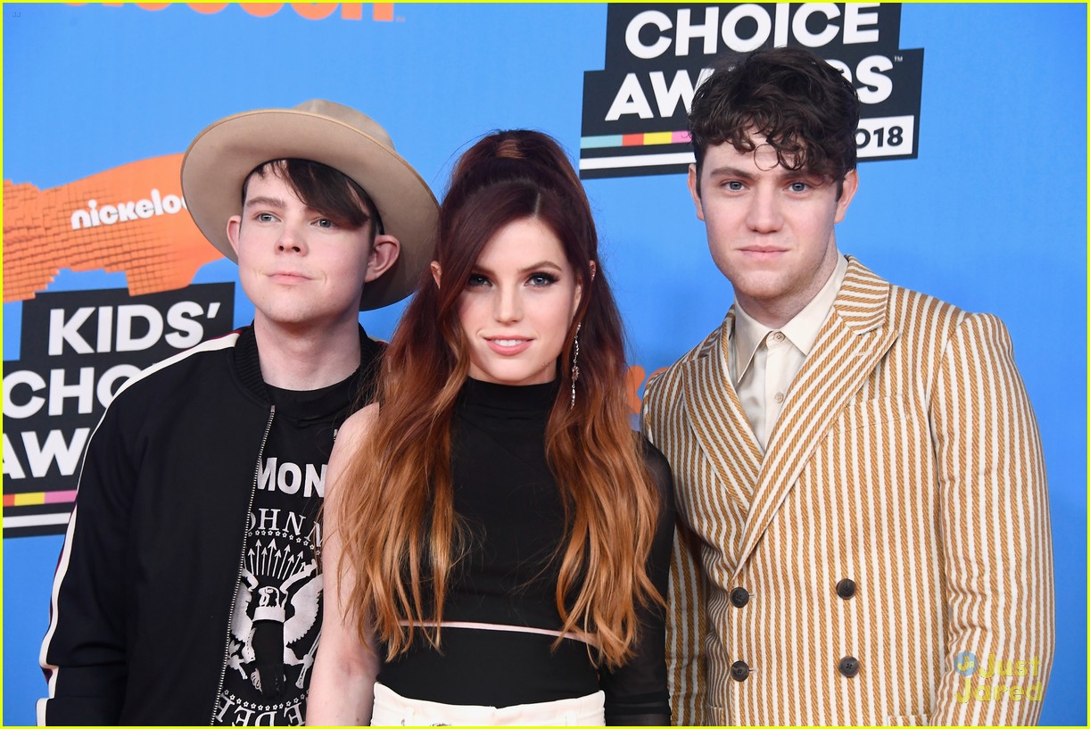 Echosmith Join Singer Sofia Reyes at Kids' Choice Awards 2018