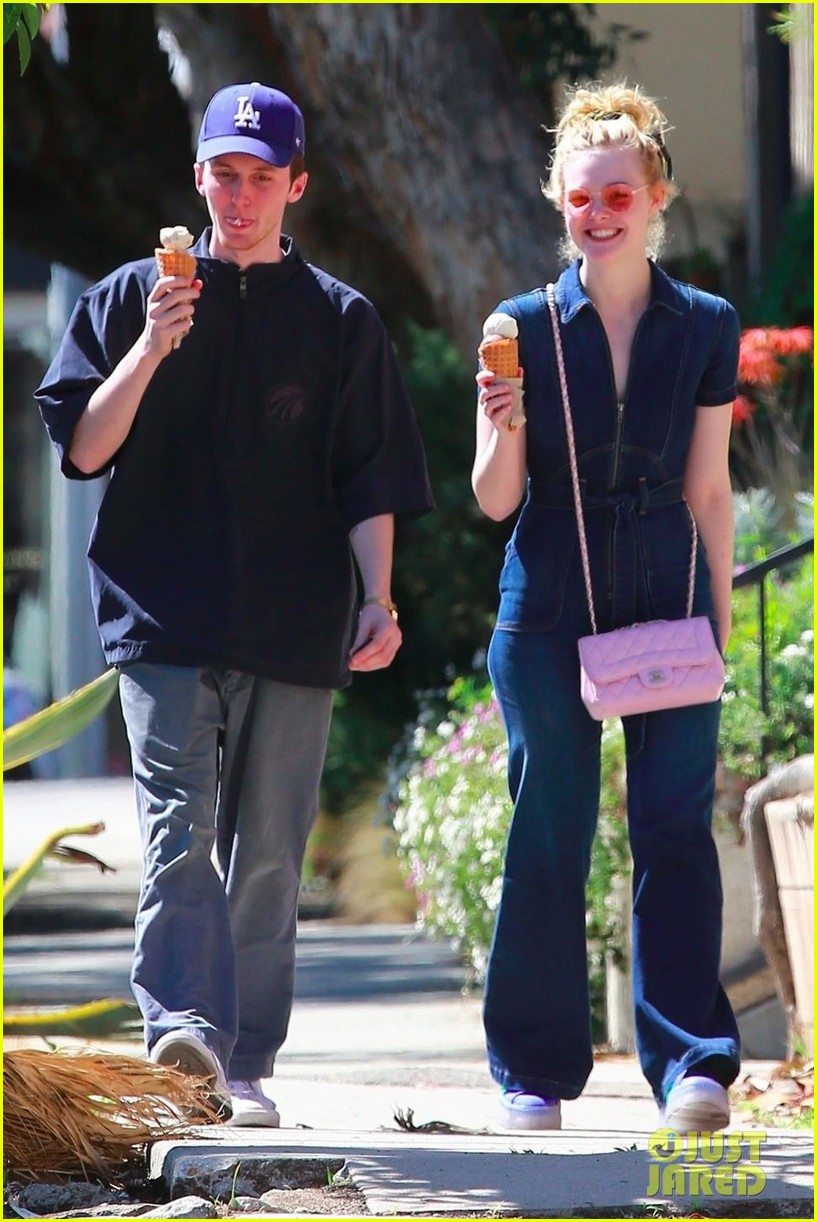 Elle Fanning & Male Friend Look So Happy at Lunch Together!