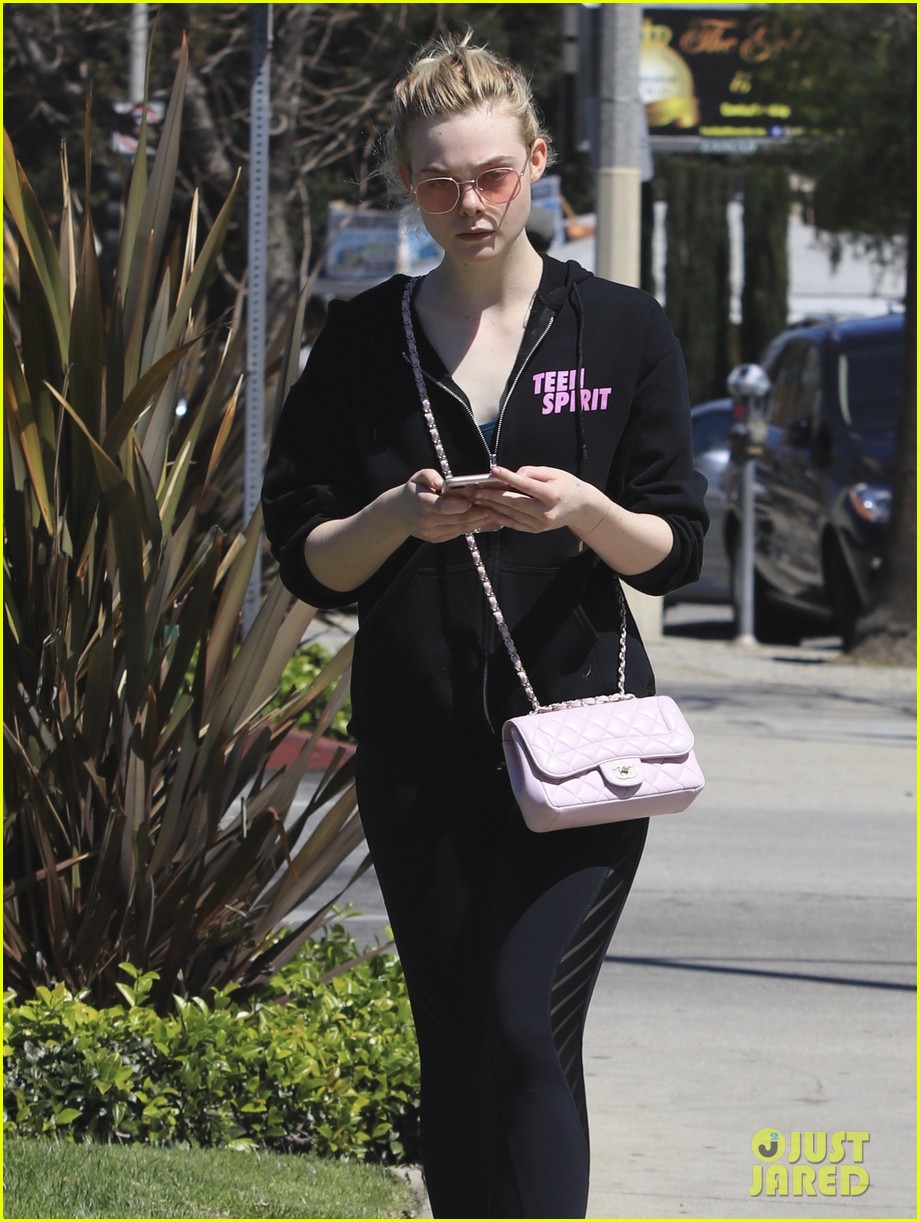 Elle Fanning & Male Friend Look So Happy at Lunch Together!