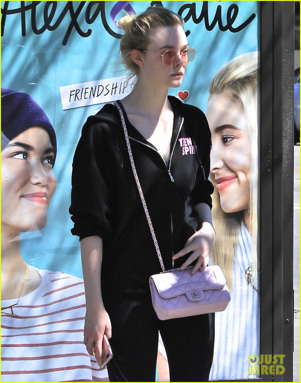 Elle Fanning & Male Friend Look So Happy at Lunch Together!