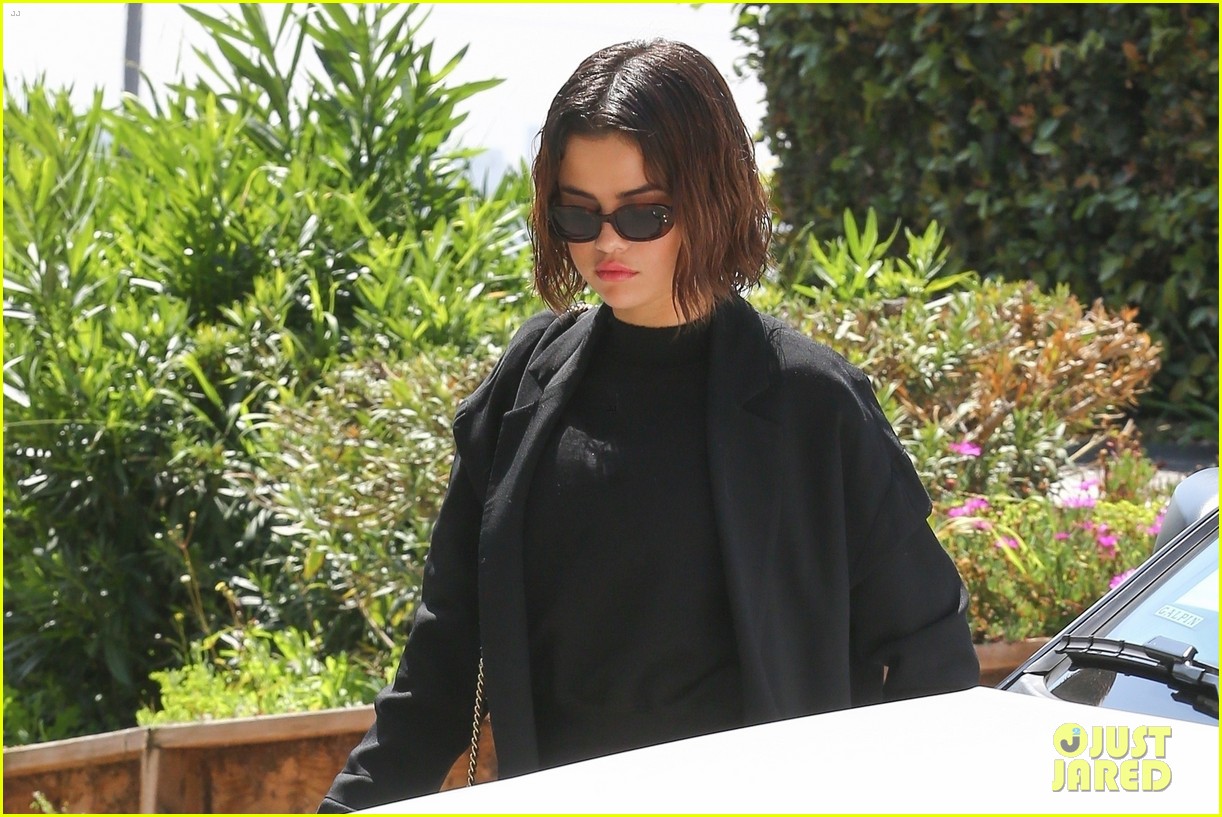 Selena Gomez Starts Her Thursday at Pilates Class