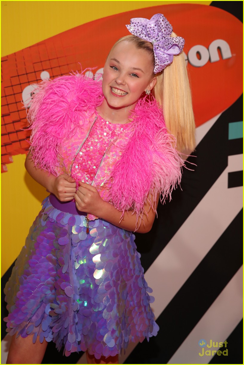JoJo Siwa Debuts First of Three Looks at Kids' Choice Awards 2018