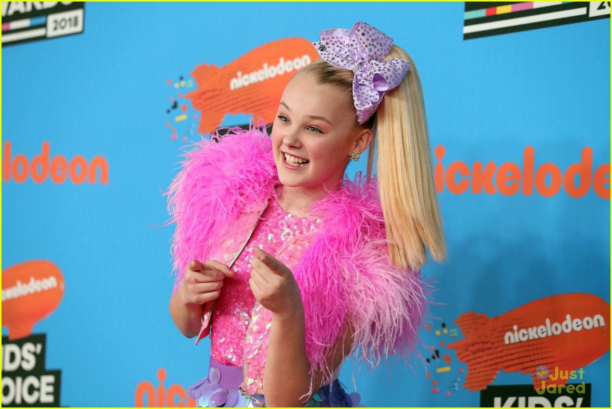 JoJo Siwa Debuts First of Three Looks at Kids' Choice Awards 2018