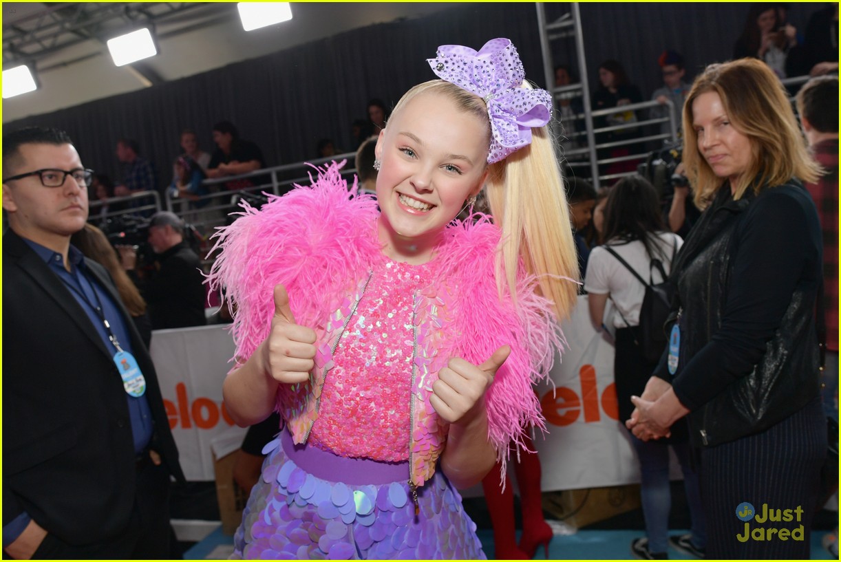 JoJo Siwa Debuts First of Three Looks at Kids' Choice Awards 2018