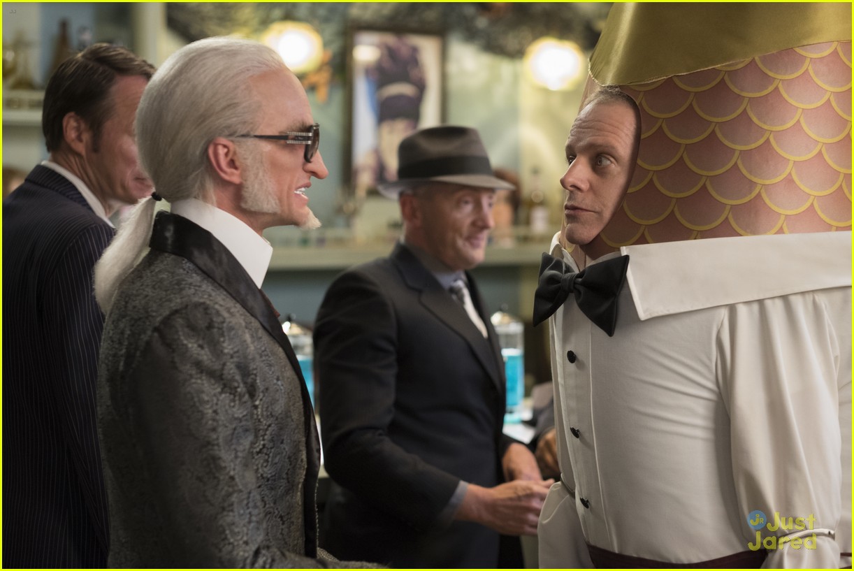 Violet & Klaus Are IN The Circus in 'A Series of Unfortunate Events' Season 2! (Video)