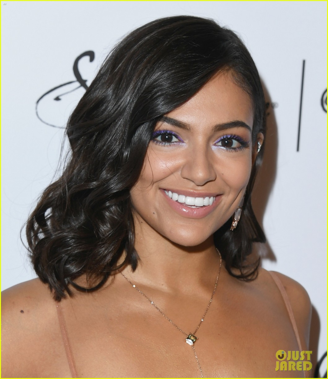 Bailee Madison Flaunts New Blonde Hair at 'Marie Claire' Celebration