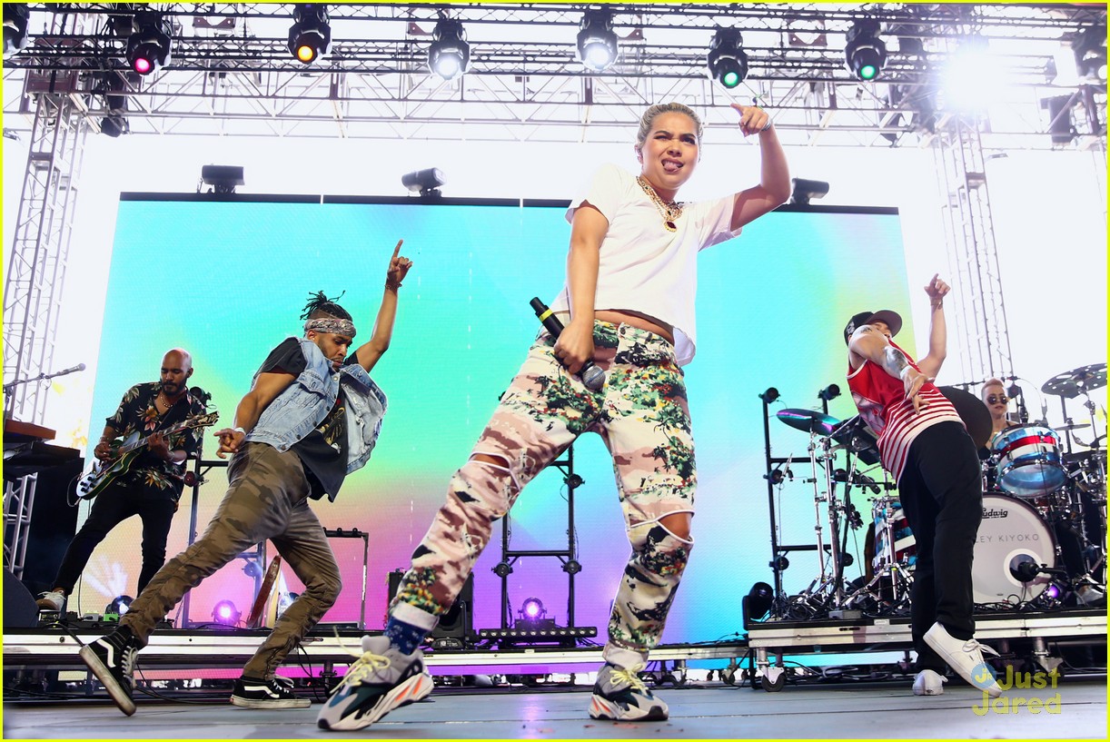 Hayley Kiyoko 'Blacked Out' During Her Coachella Debut