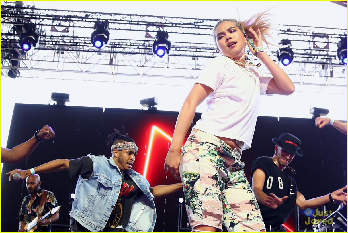Hayley Kiyoko 'Blacked Out' During Her Coachella Debut