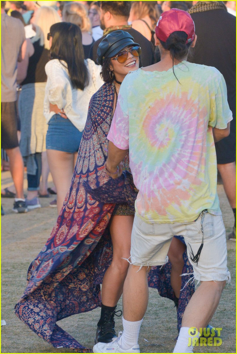 Vanessa Hudgens Shows Off Her Dance Moves at Coachella 2018!