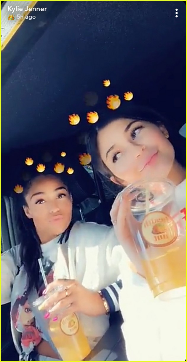 Kylie Jenner Sends Love to Khloe Kardashian After She Gives Birth!