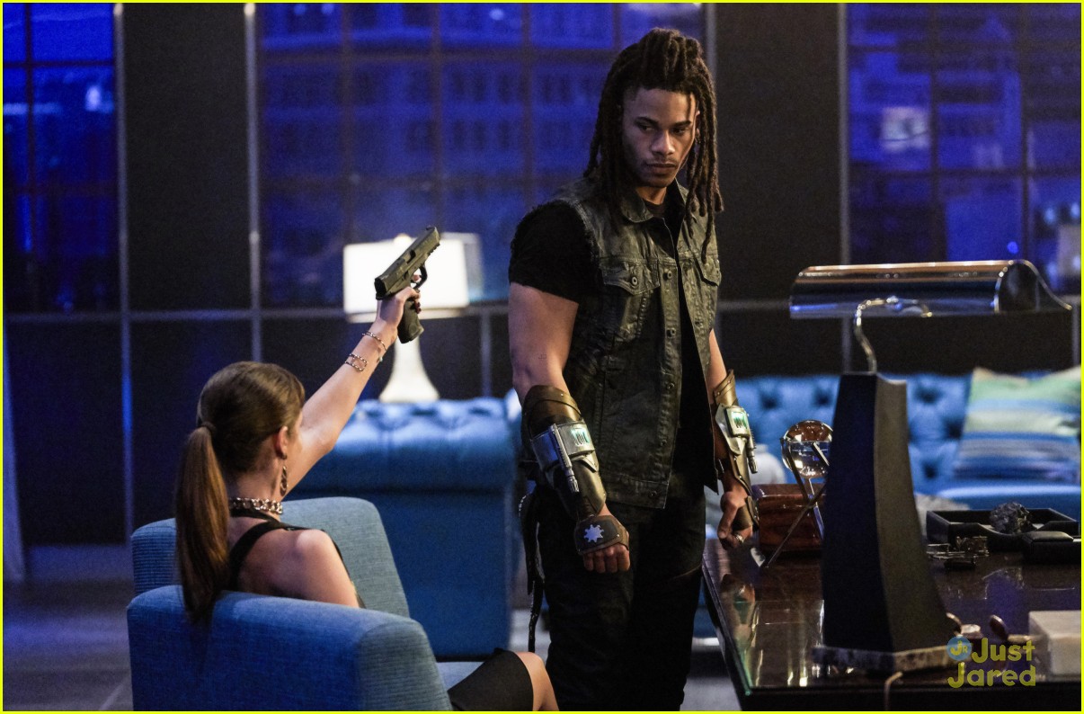 'Black Lightning' Showrunner Previews What The Plan Is For Season Two