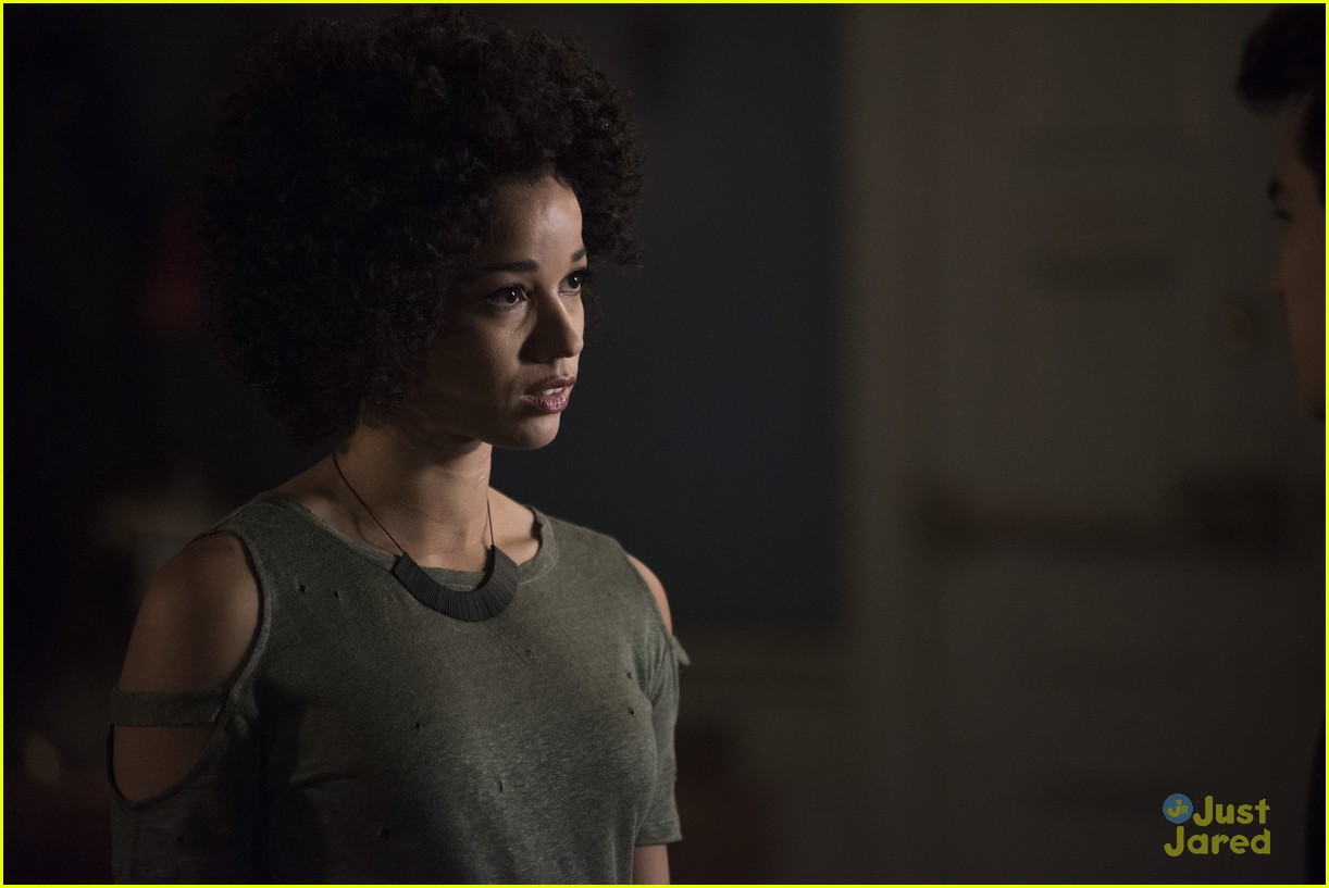 Simon Runs Into Someone He Didn't Expect To On Tonight's 'Shadowhunters'