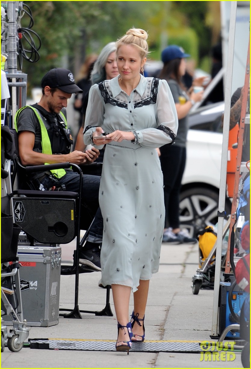 Sarah Hyland Is Filming Her New Movie 'The Wedding Year'!