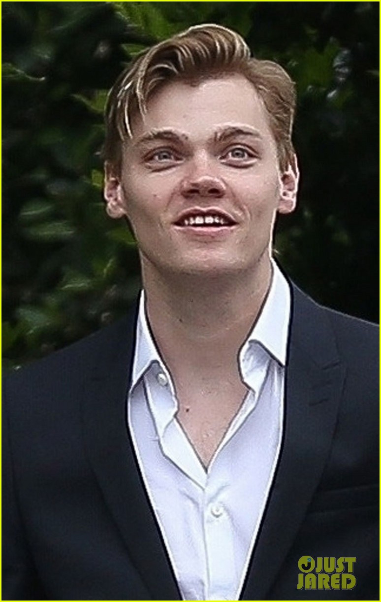 Ariel Winter & Levi Meaden Try To Keep Private Life Separate From Industry