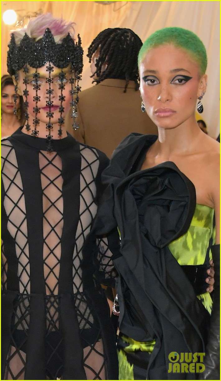 Cara Delevingne Goes Edgy for Met Gala 2018!