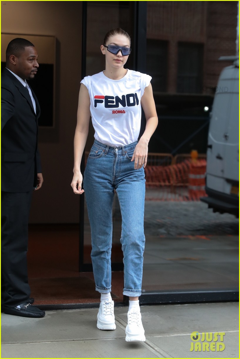 Gigi Hadid Starts Her Day on a Good Note!