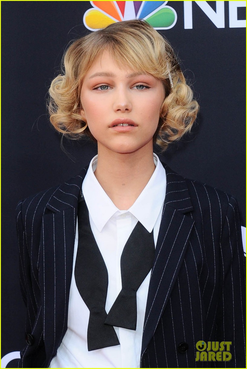 Grace VanderWaal Suits Up at Billboard Music Awards 2018