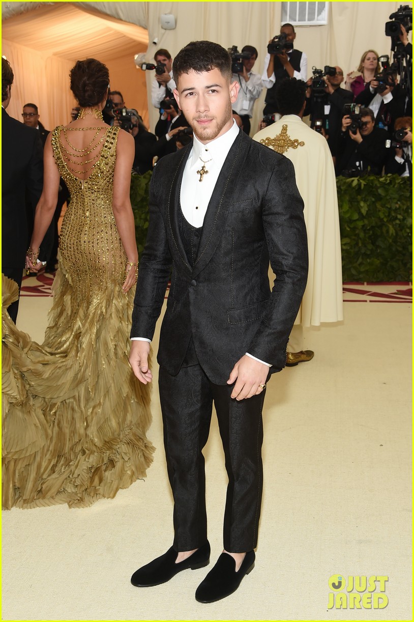 Nick Jonas Looks So Handsome at Met Gala 2018!