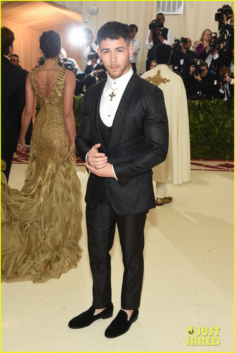 Nick Jonas Looks So Handsome at Met Gala 2018!
