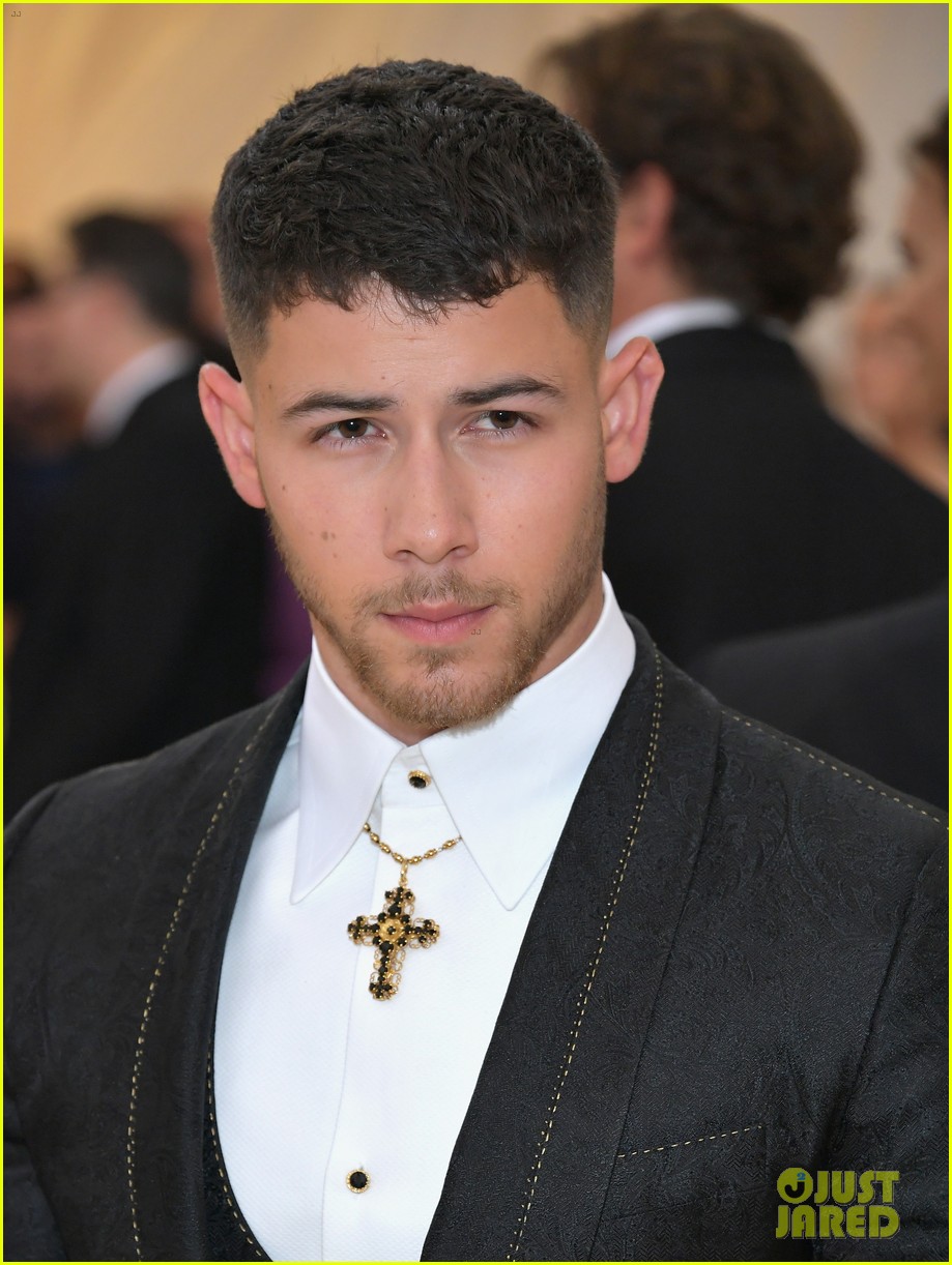 Nick Jonas Looks So Handsome at Met Gala 2018!
