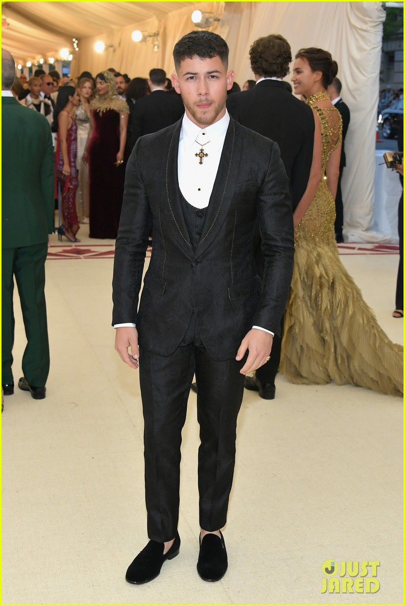 Nick Jonas Looks So Handsome at Met Gala 2018!