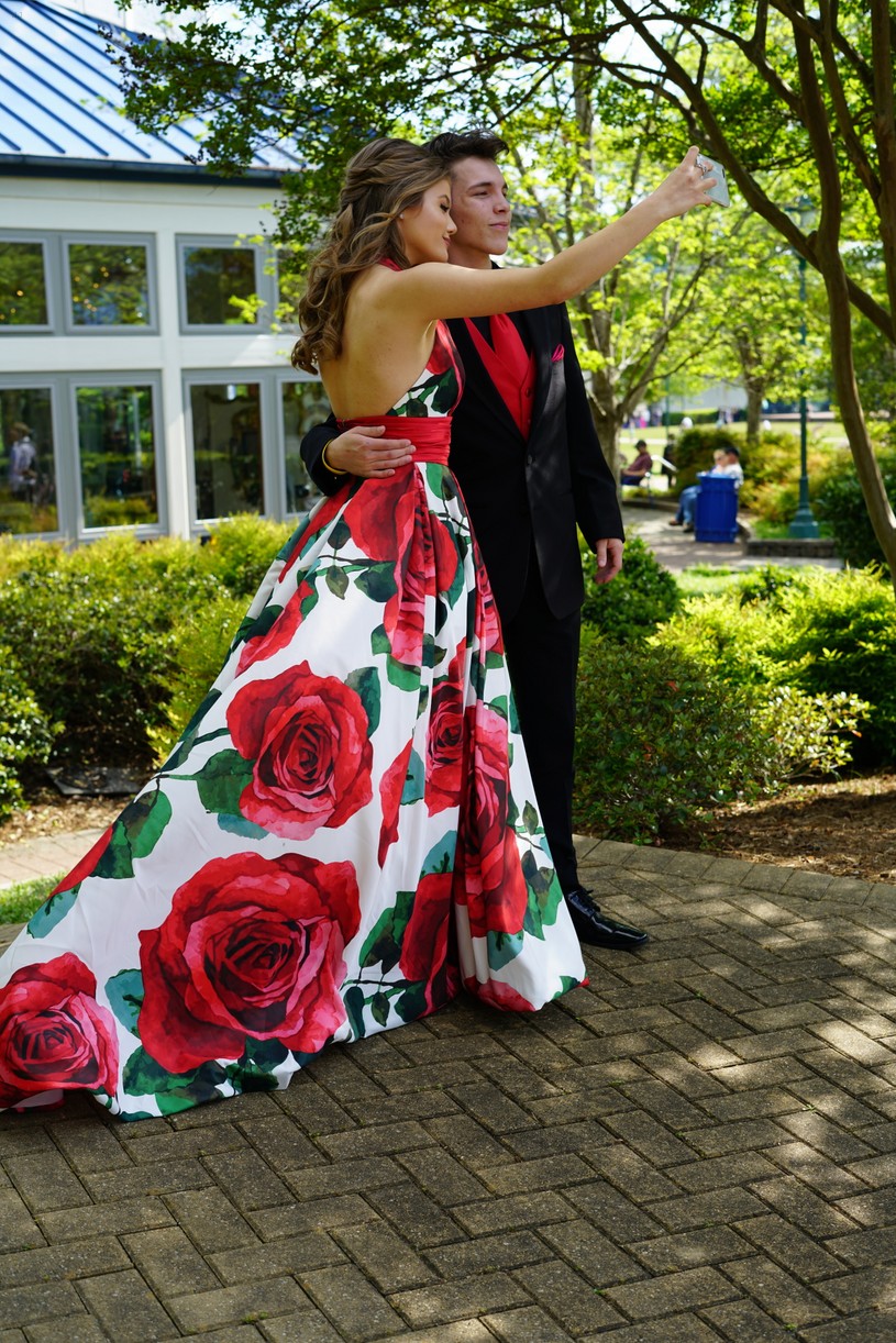 Kerri Medders Went To Prom With Fan Given Daum & Had The Time of Her Life!