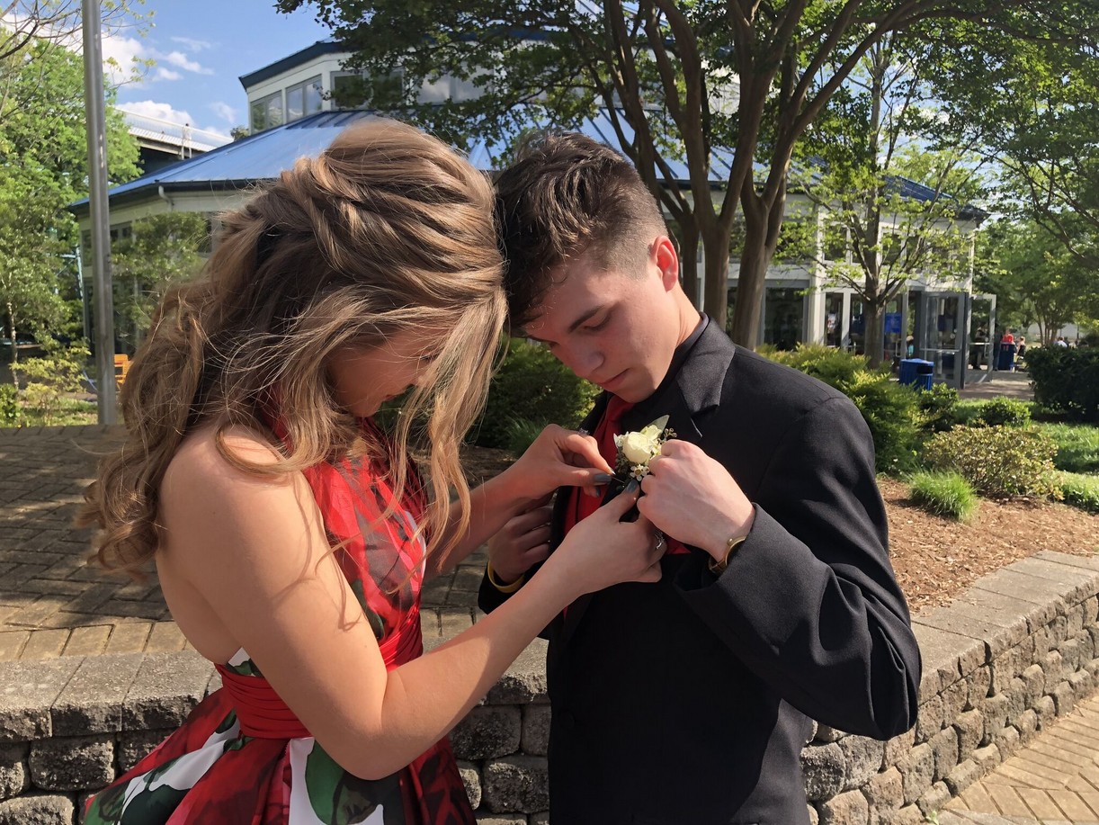 Kerri Medders Went To Prom With Fan Given Daum & Had The Time of Her Life!