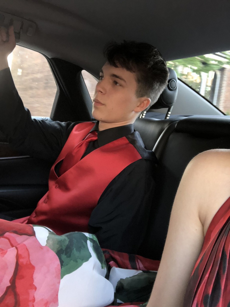 Kerri Medders Went To Prom With Fan Given Daum & Had The Time of Her Life!