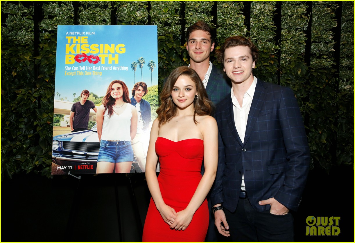 Joey King & Boyfriend Jacob Elordi Share a Smooch at 'Kissing Booth' Screening!