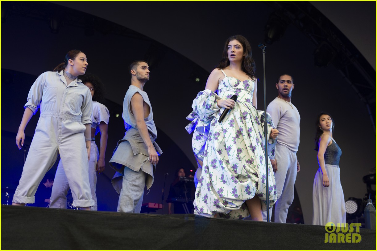 Lorde Puts on a Show at All Points East Festival in England!