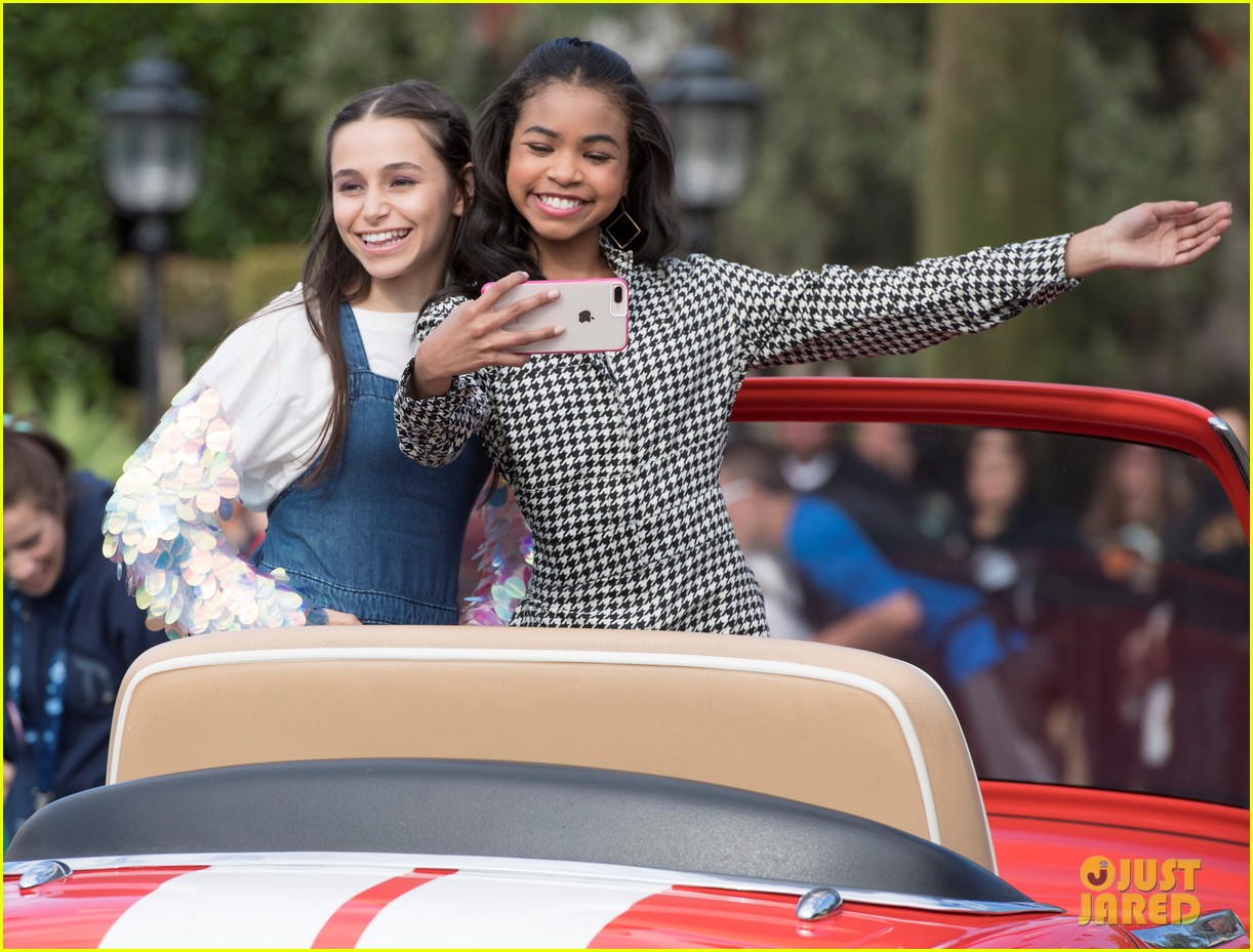 Raven Symone Joins 'Raven's Home' Cast at Disney Channel GO! Fan Fest
