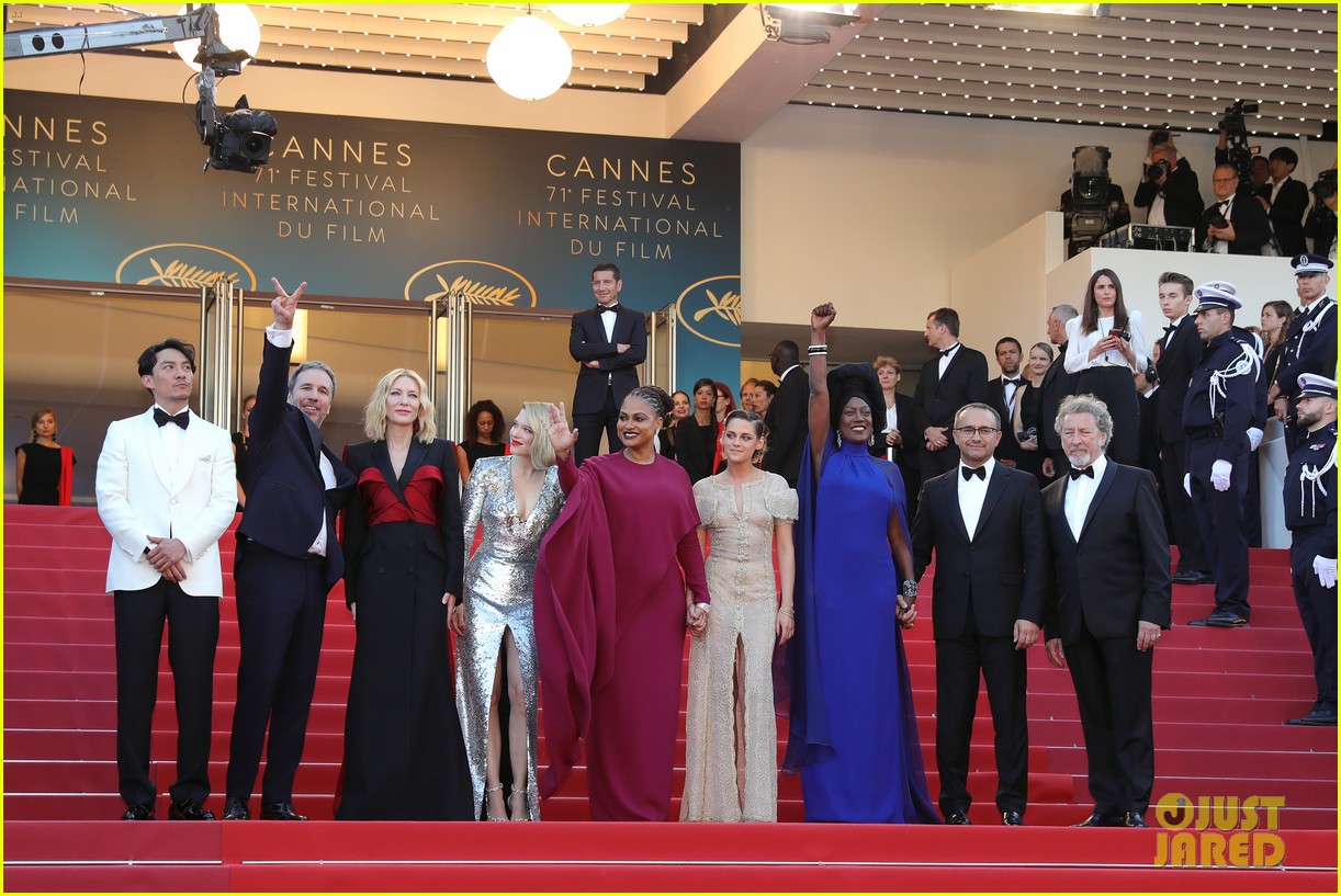 Kristen Stewart Glams Up for Final Cannes Red Carpet