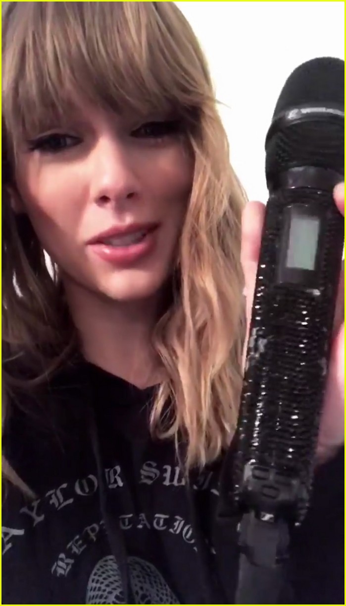 Taylor Swift Has the Coolest Microphones for Her Tour!