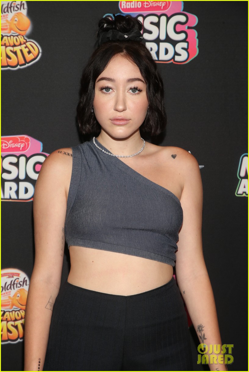 Noah Cyrus Keeps It Chic at Radio Disney Music Awards 2018
