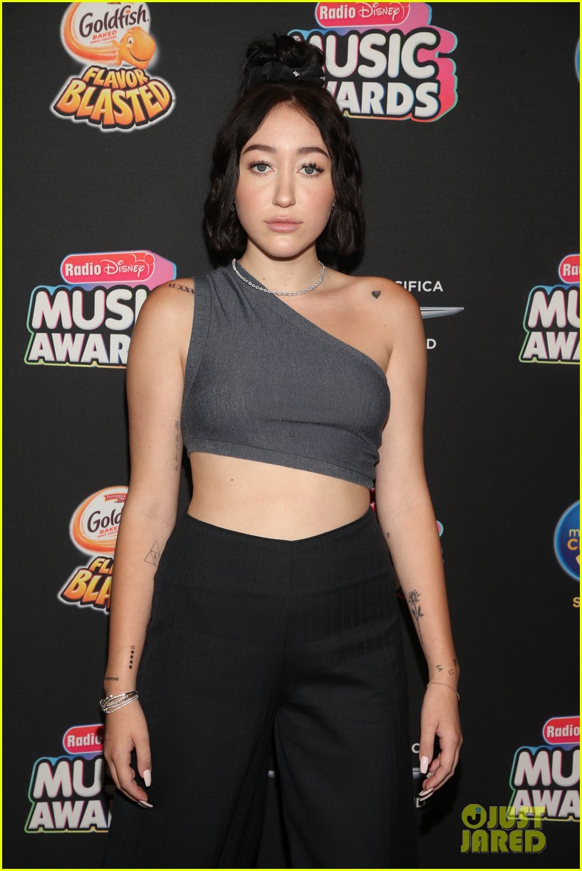 Noah Cyrus Keeps It Chic at Radio Disney Music Awards 2018
