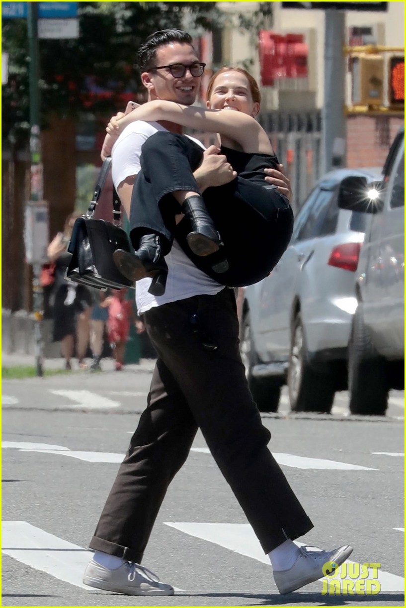 Zoey Deutch & Boyfriend Dylan Hayes Are Such a Cute Couple!