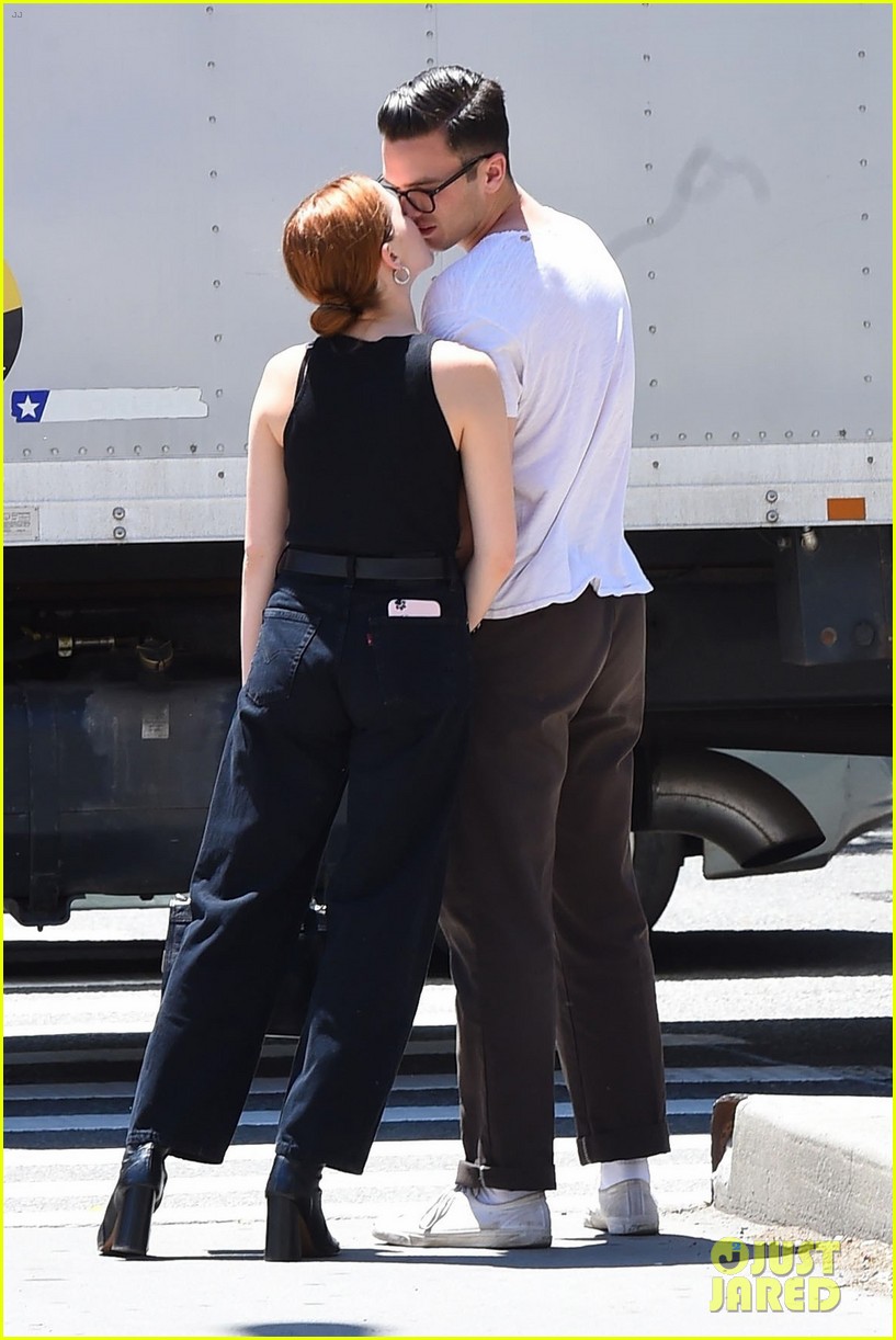 Zoey Deutch & Boyfriend Dylan Hayes Are Such a Cute Couple!