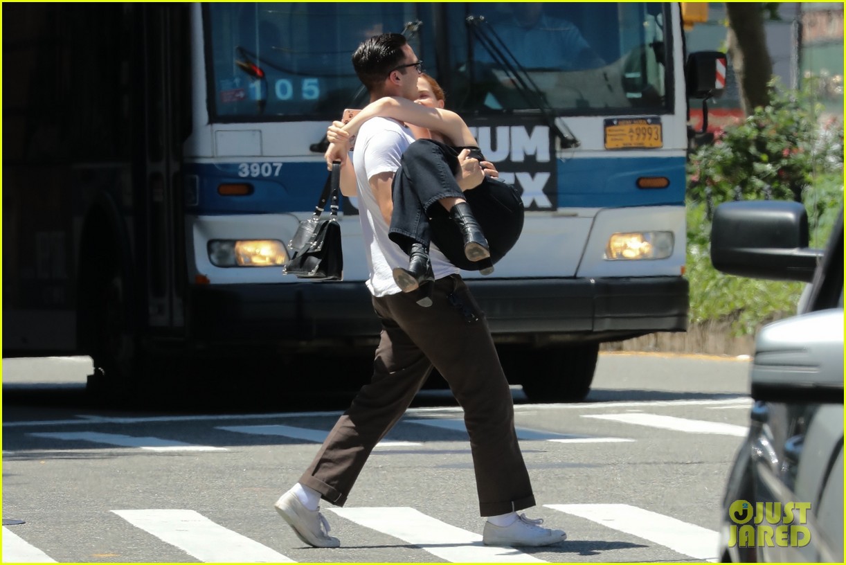 Zoey Deutch & Boyfriend Dylan Hayes Are Such a Cute Couple!