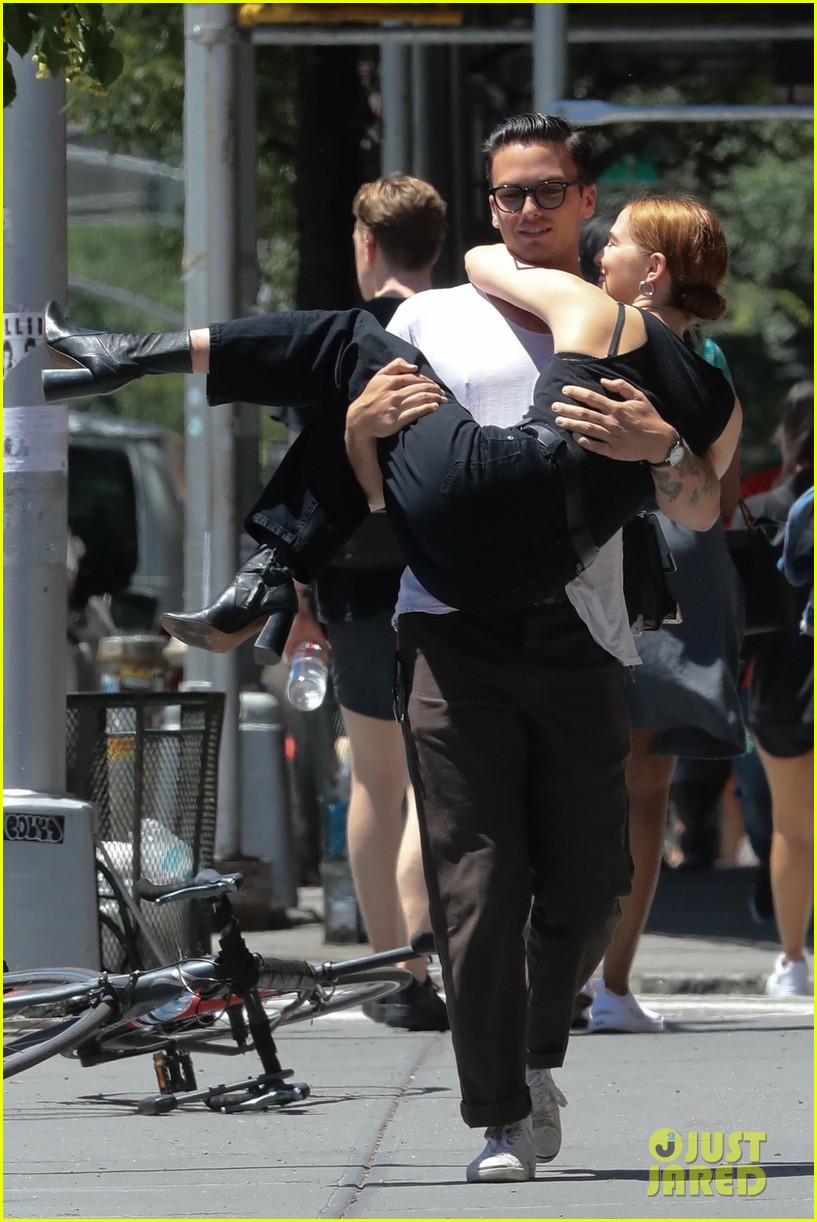 Zoey Deutch & Boyfriend Dylan Hayes Are Such a Cute Couple!