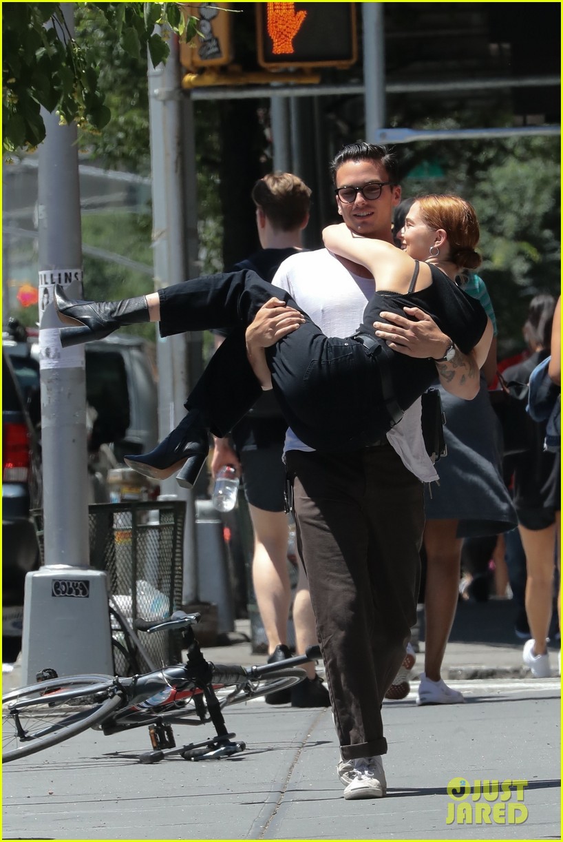 Zoey Deutch & Boyfriend Dylan Hayes Are Such a Cute Couple!