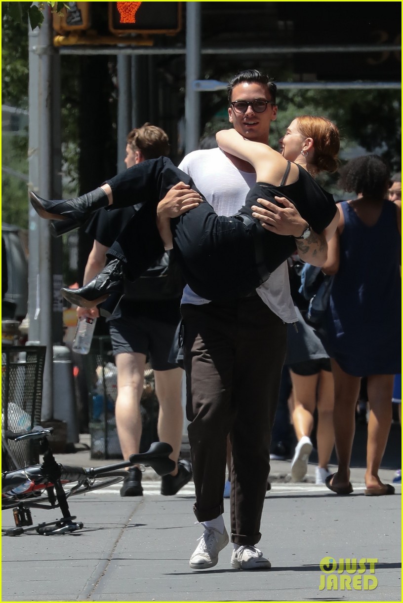 Zoey Deutch & Boyfriend Dylan Hayes Are Such a Cute Couple!