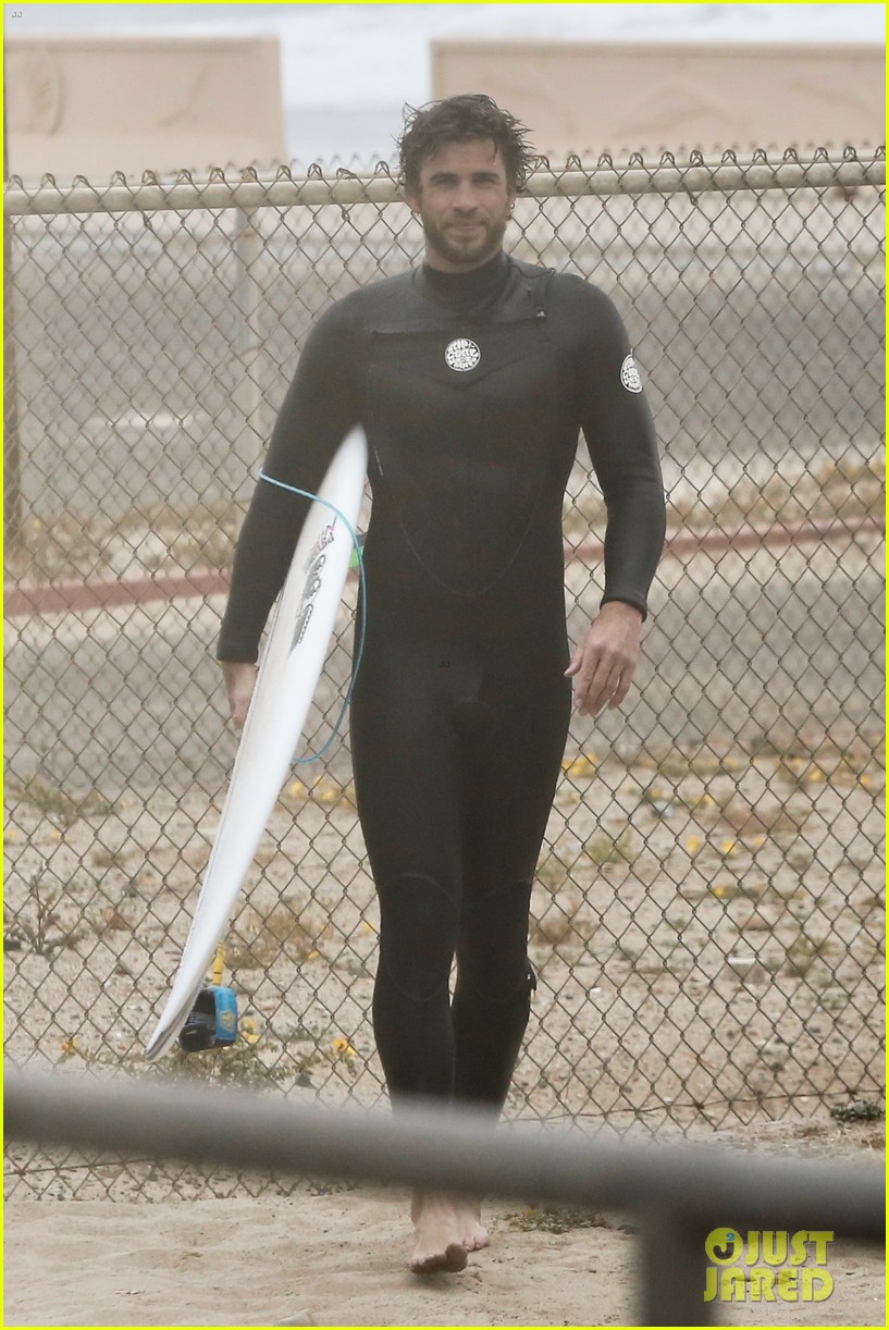 Liam Hemsworth Looks So Hot in New Beach Photos!