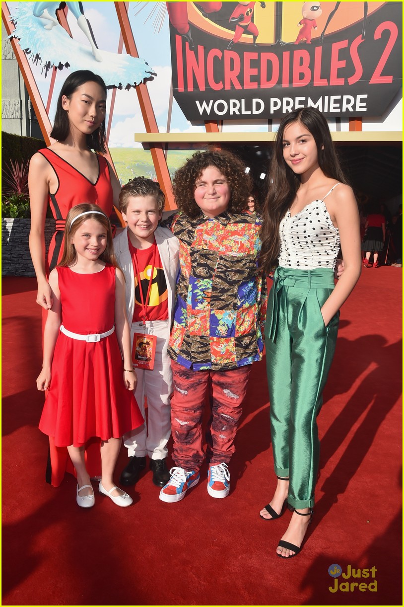 Jenna Ortega Goes Retro at 'Incredibles 2' Premiere with 'Bizaardvark' Cast