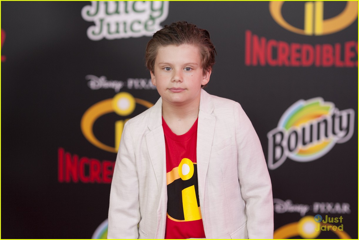 Jenna Ortega Goes Retro at 'Incredibles 2' Premiere with 'Bizaardvark' Cast