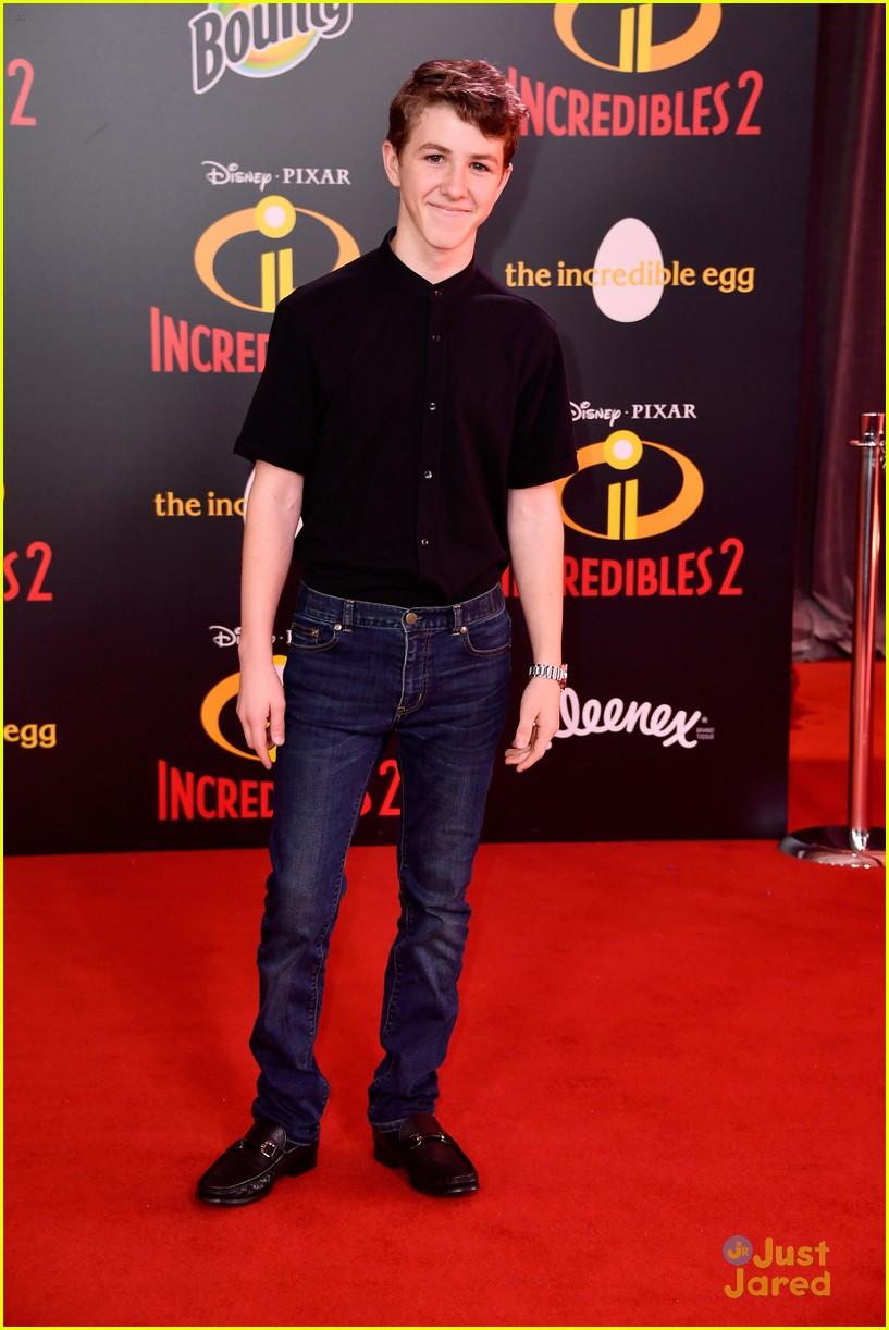 Jenna Ortega Goes Retro at 'Incredibles 2' Premiere with 'Bizaardvark' Cast